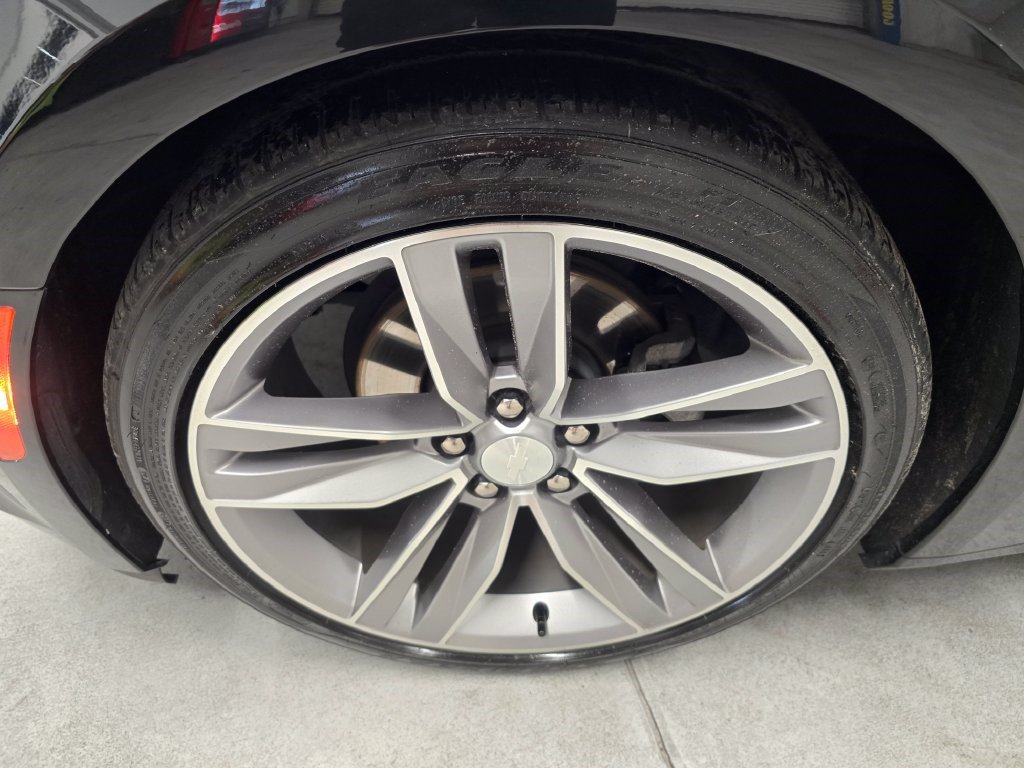 Used 2018 Chevrolet Camaro LT RWD image 9