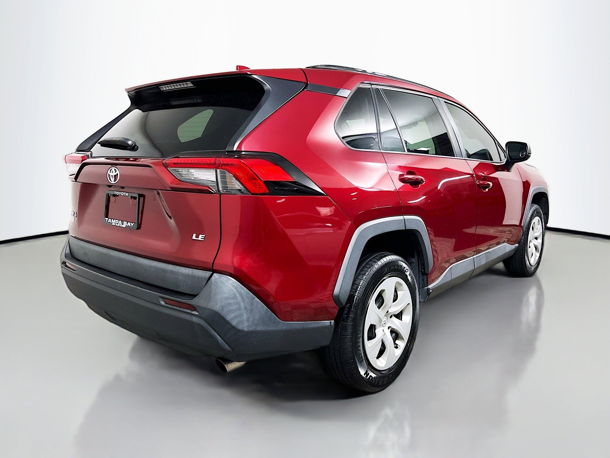 Used 2021 Toyota RAV4 LE image 4