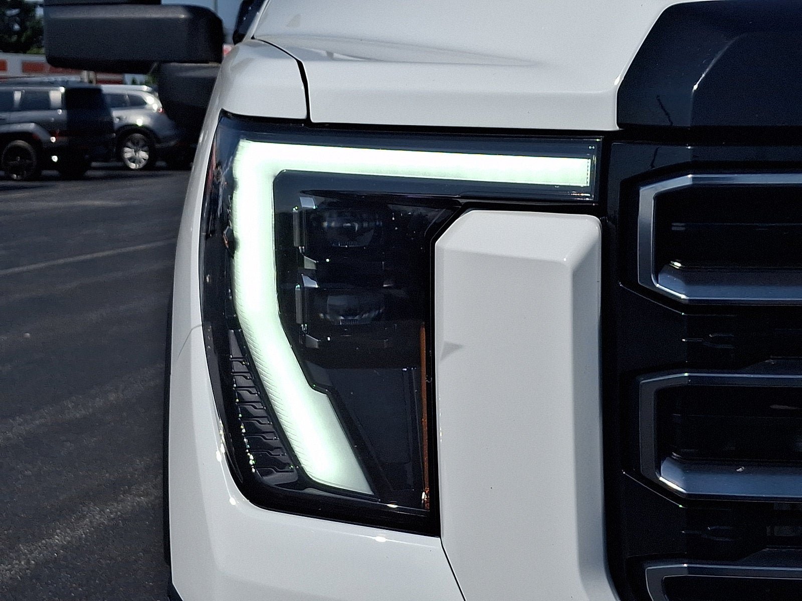 Used 2025 GMC Sierra 2500 AT4 w/ AT4 Premium Plus Package AWD/4WD image 9