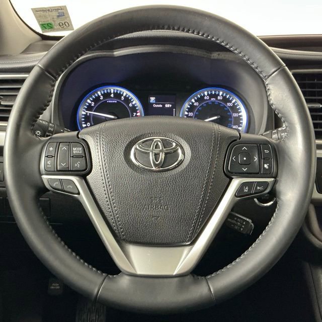 Used 2017 Toyota Highlander Limited FWD image 16