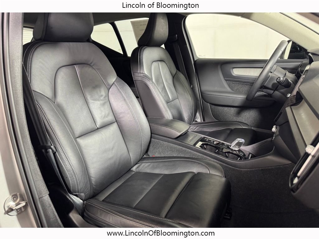 Used 2024 Volvo XC40 B5 Plus w/ Protection Package Premier AWD/4WD image 9