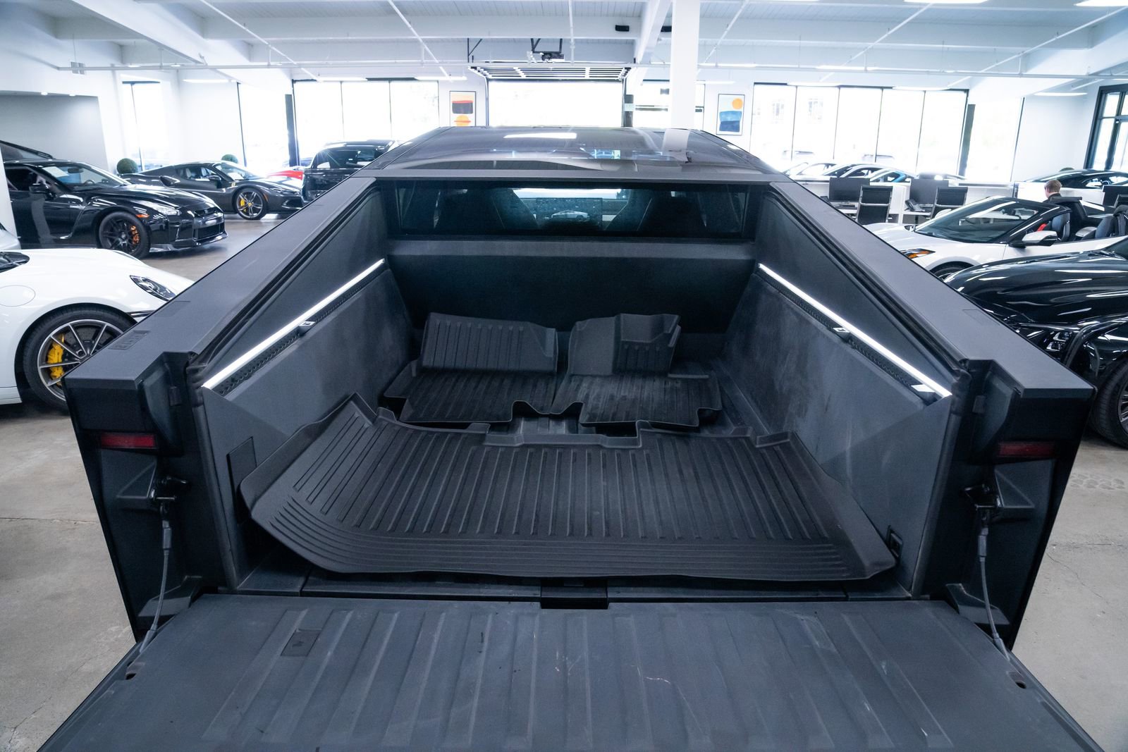 Used 2024 Tesla Cybertruck AWD Crew Cab image 8