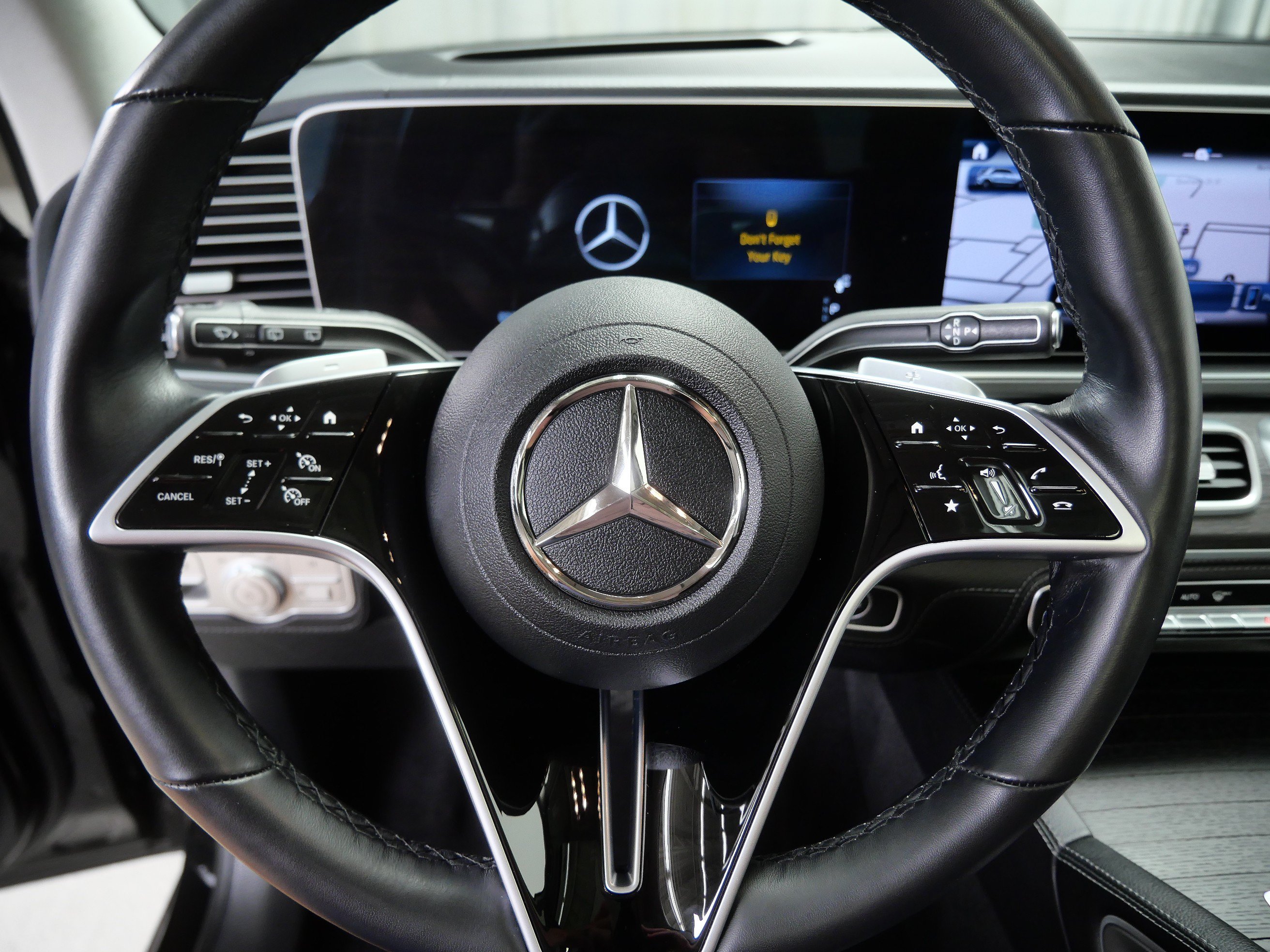 Certified 2025 Mercedes-Benz GLE 450e 4MATIC w/ Winter Package image 23