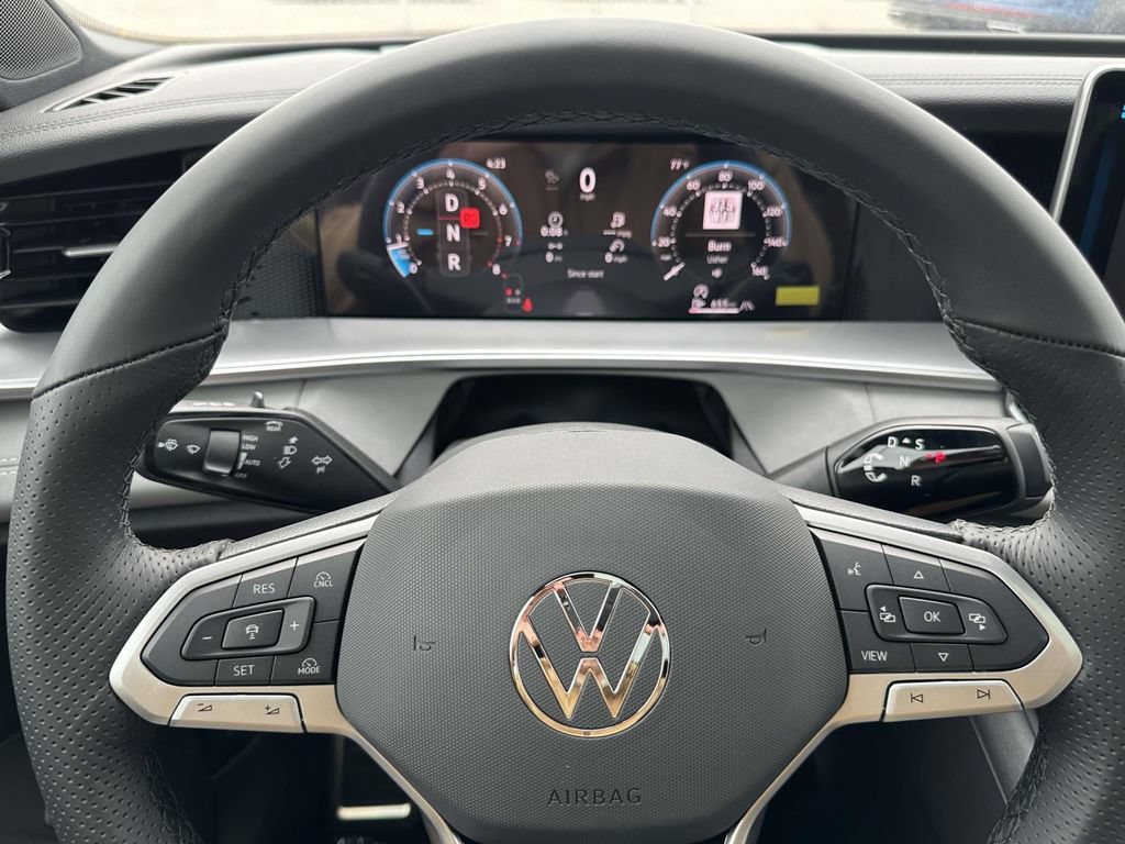 New 2026 Volkswagen Tiguan SE R-Line AWD/4WD image 17