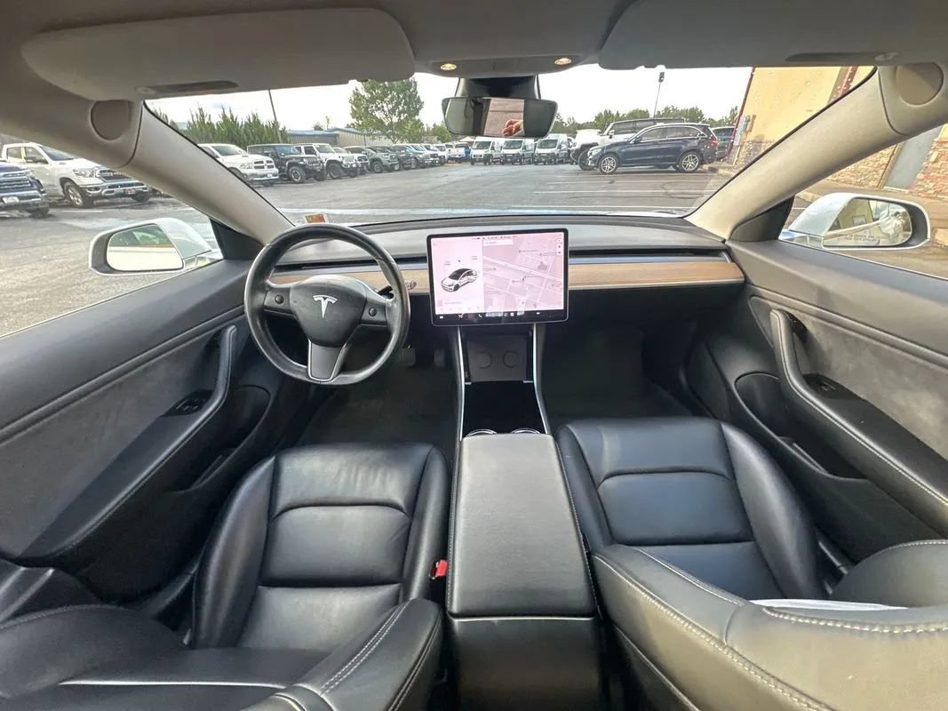 Used 2018 Tesla Model 3 Long Range RWD image 17