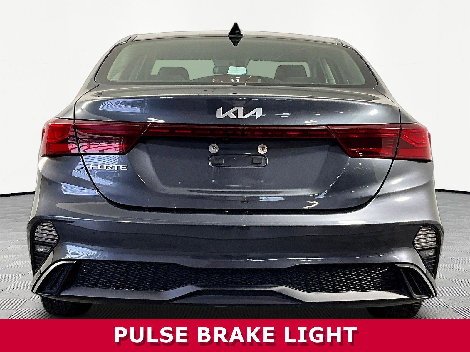 Used 2022 Kia Forte LXS w/ LXS Technology Package FWD image 5