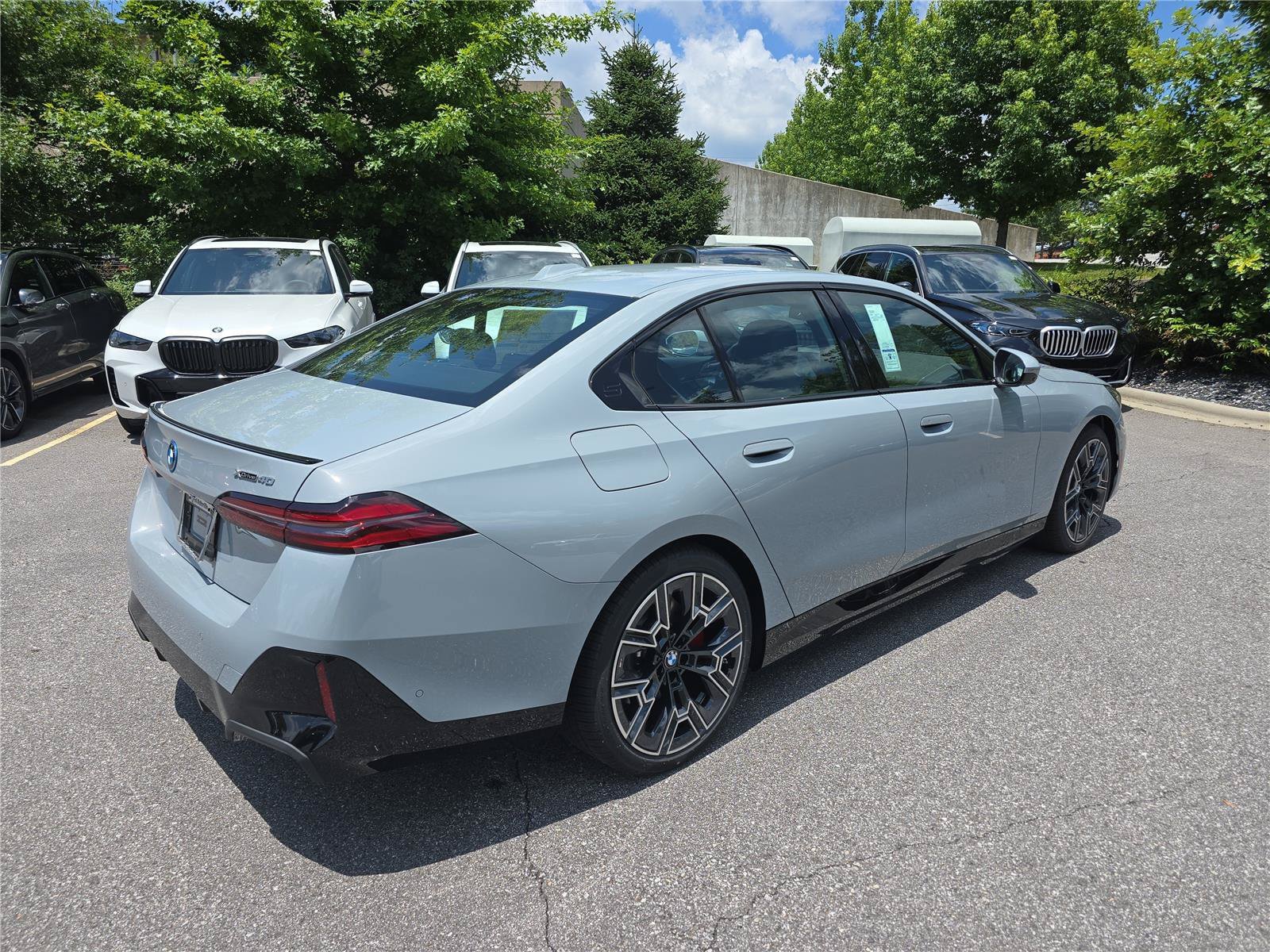 New 2027 BMW i5 xDrive40 w/ M Sport Package AWD/4WD image 3