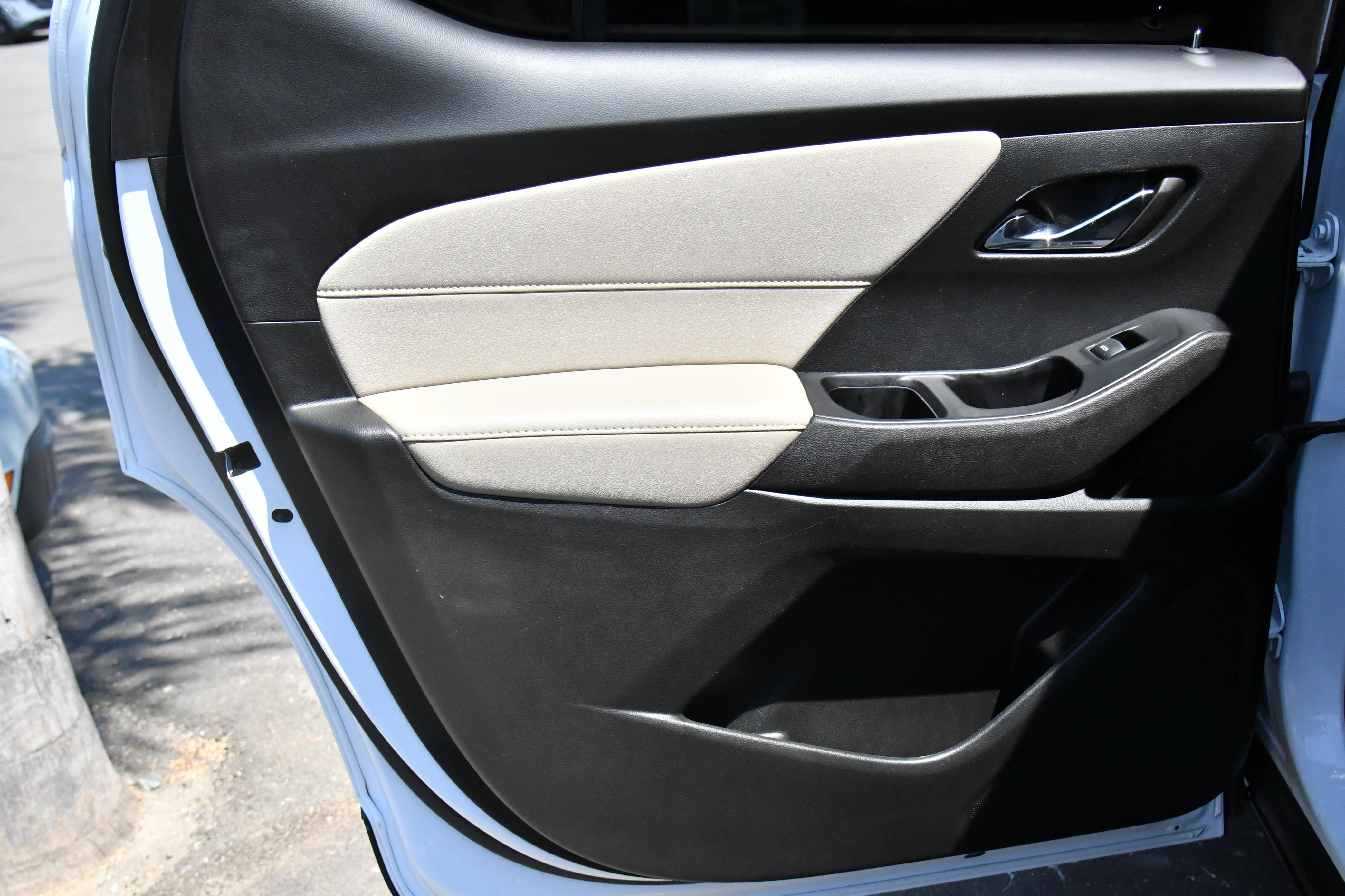 Used 2023 Chevrolet Traverse LS w/ LPO, Cargo Package FWD image 32