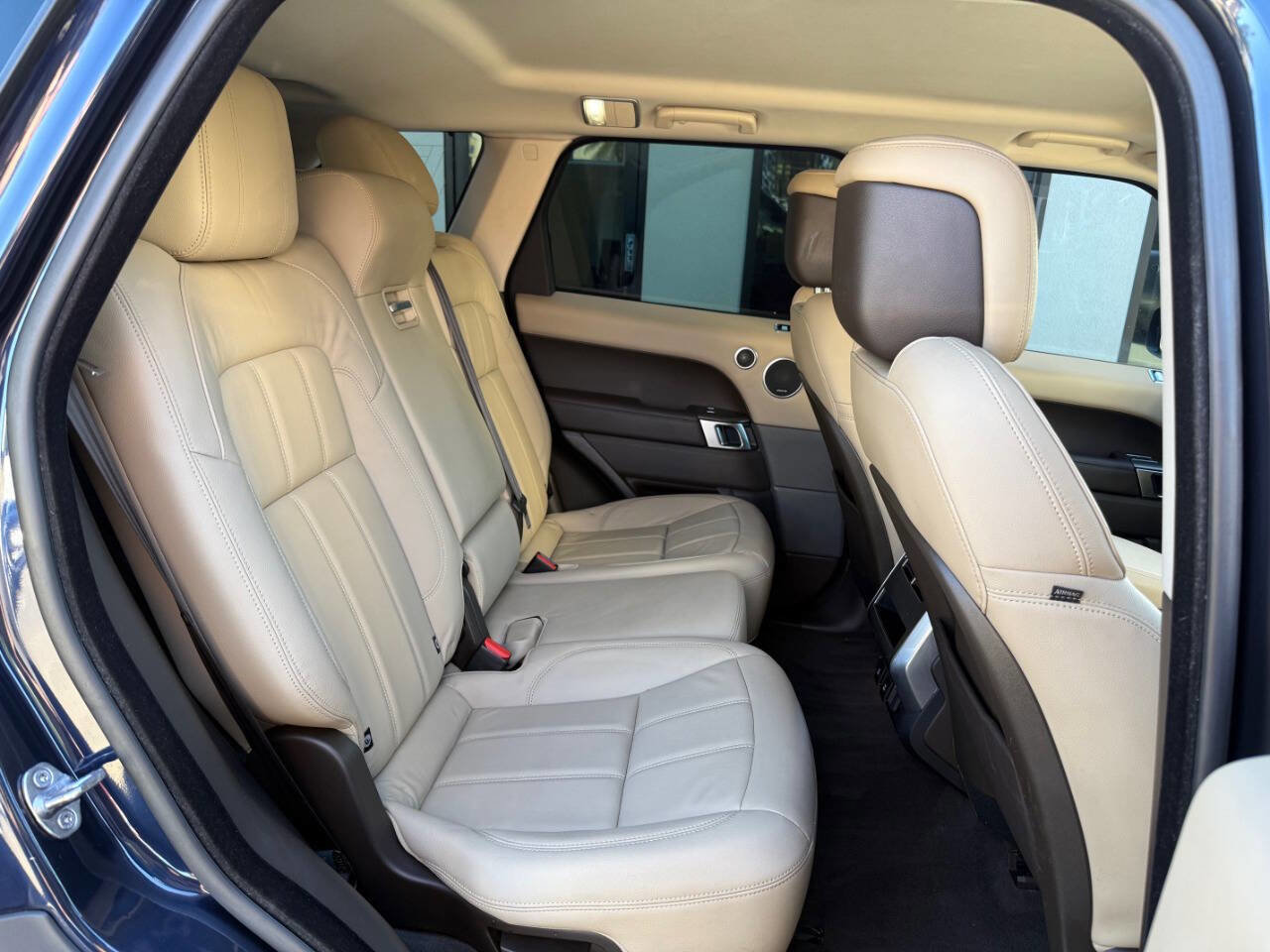 Used 2019 Land Rover Range Rover Sport SE image 29