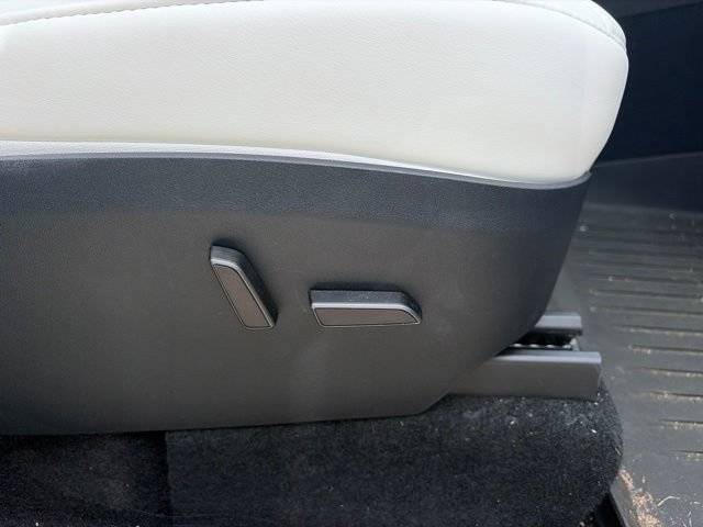 Used 2024 Tesla Model Y Performance AWD/4WD image 22