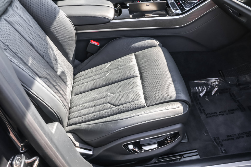 Used 2021 Audi A8 L 4.0T w/ Executive Plus Package AWD/4WD image 39