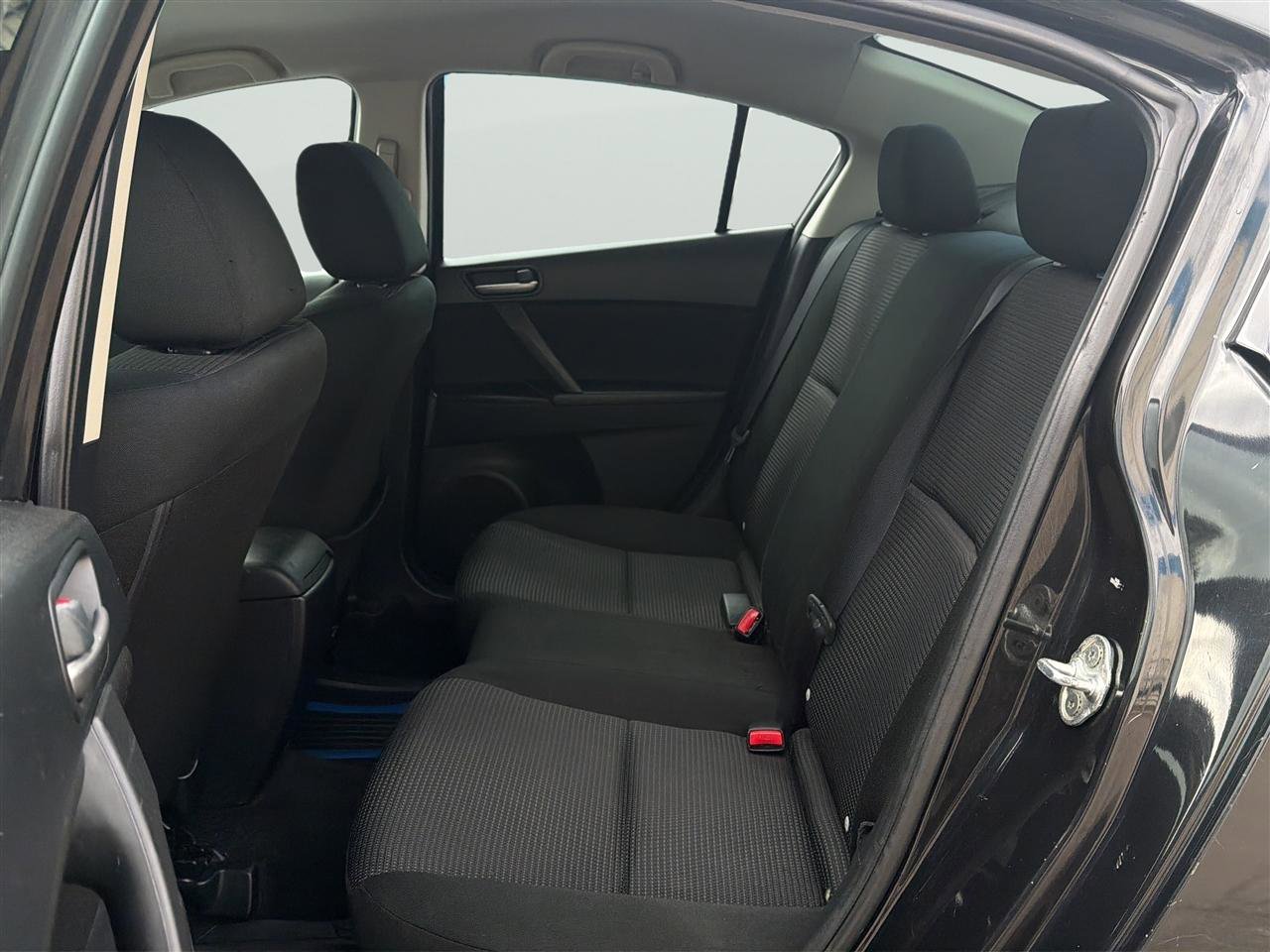 Used 2013 MAZDA MAZDA3 i SV w/ Convenience Pkg FWD image 15