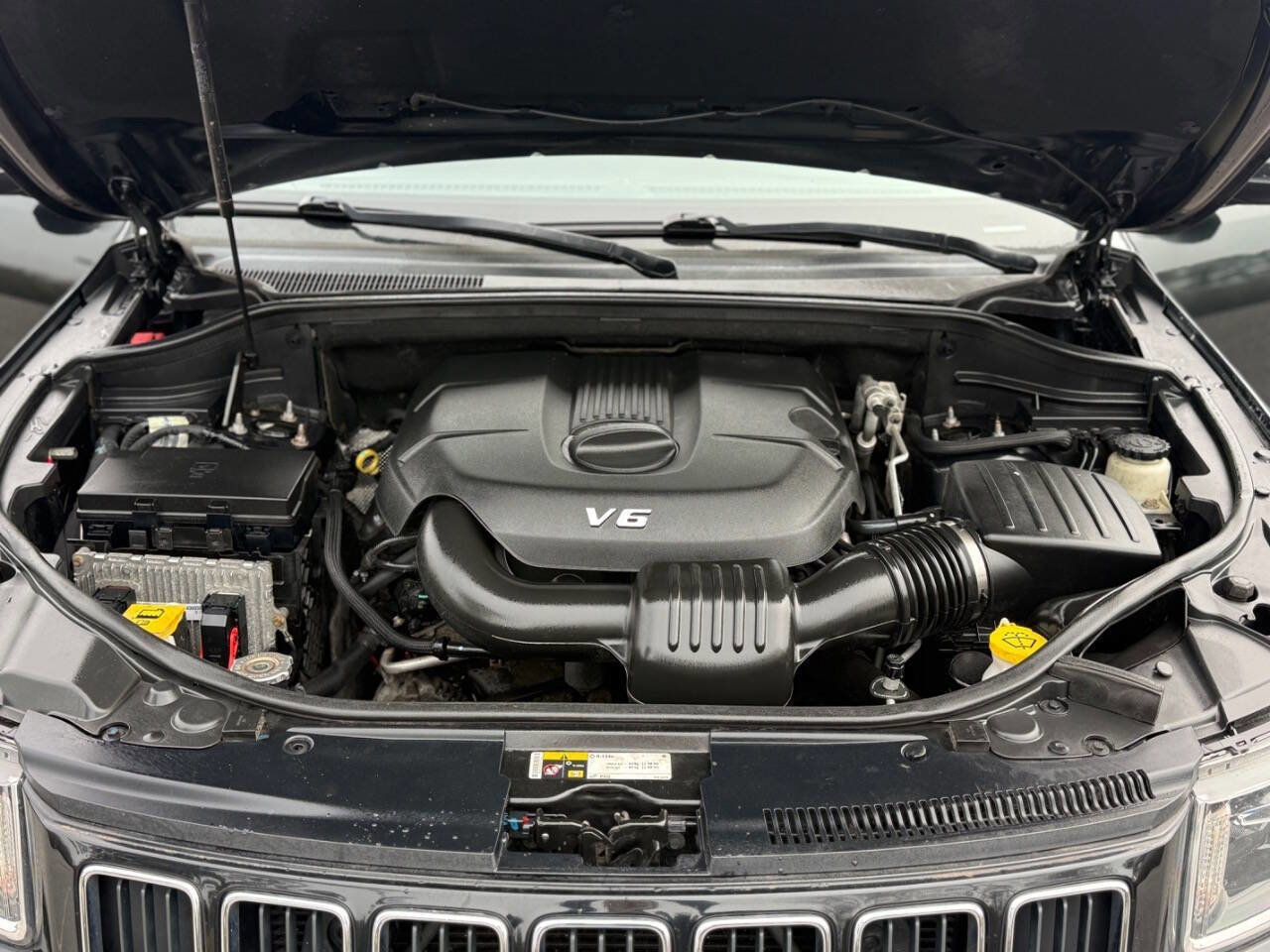 Used 2014 Jeep Grand Cherokee Limited AWD/4WD image 5