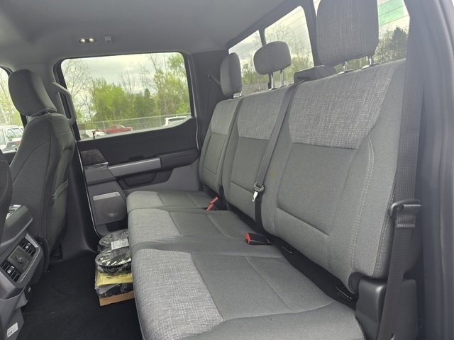 New 2025 Ford F250 XLT w/ Black Appearance Package image 13