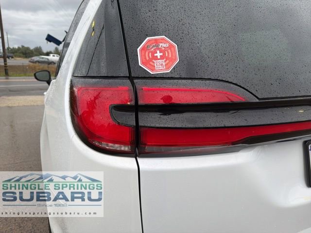 Used 2024 Chrysler Pacifica Touring-L FWD image 16