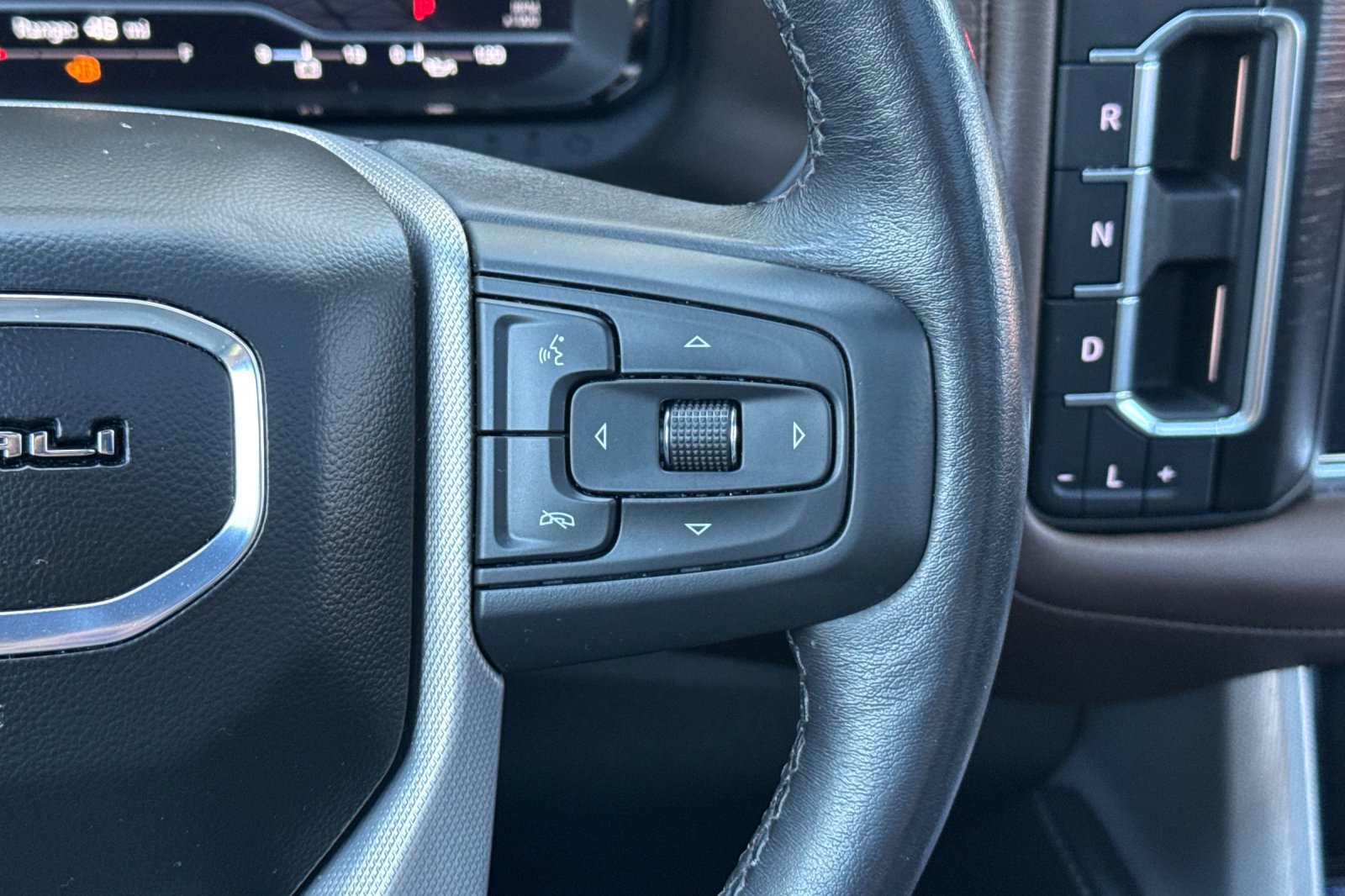 Used 2022 GMC Yukon Denali AWD/4WD image 32