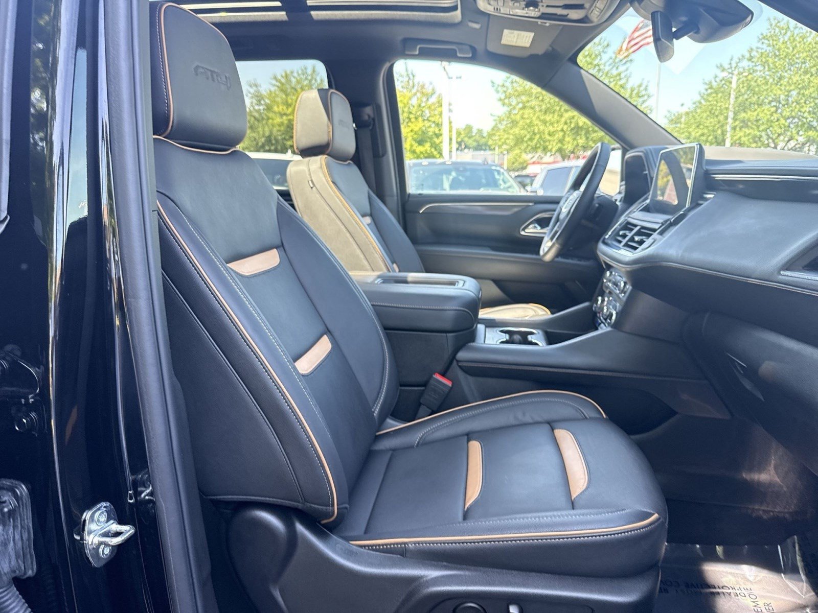 Used 2024 GMC Yukon AT4 w/ Technology Package AWD/4WD image 27