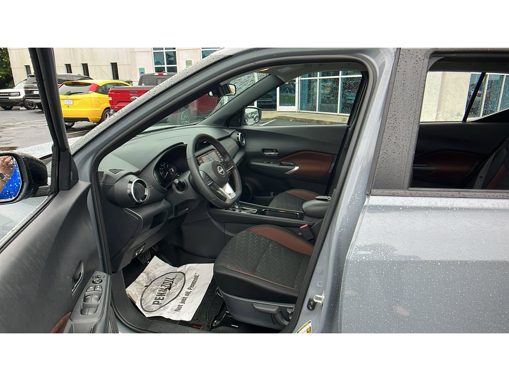 Used 2023 Nissan Kicks SR image 15