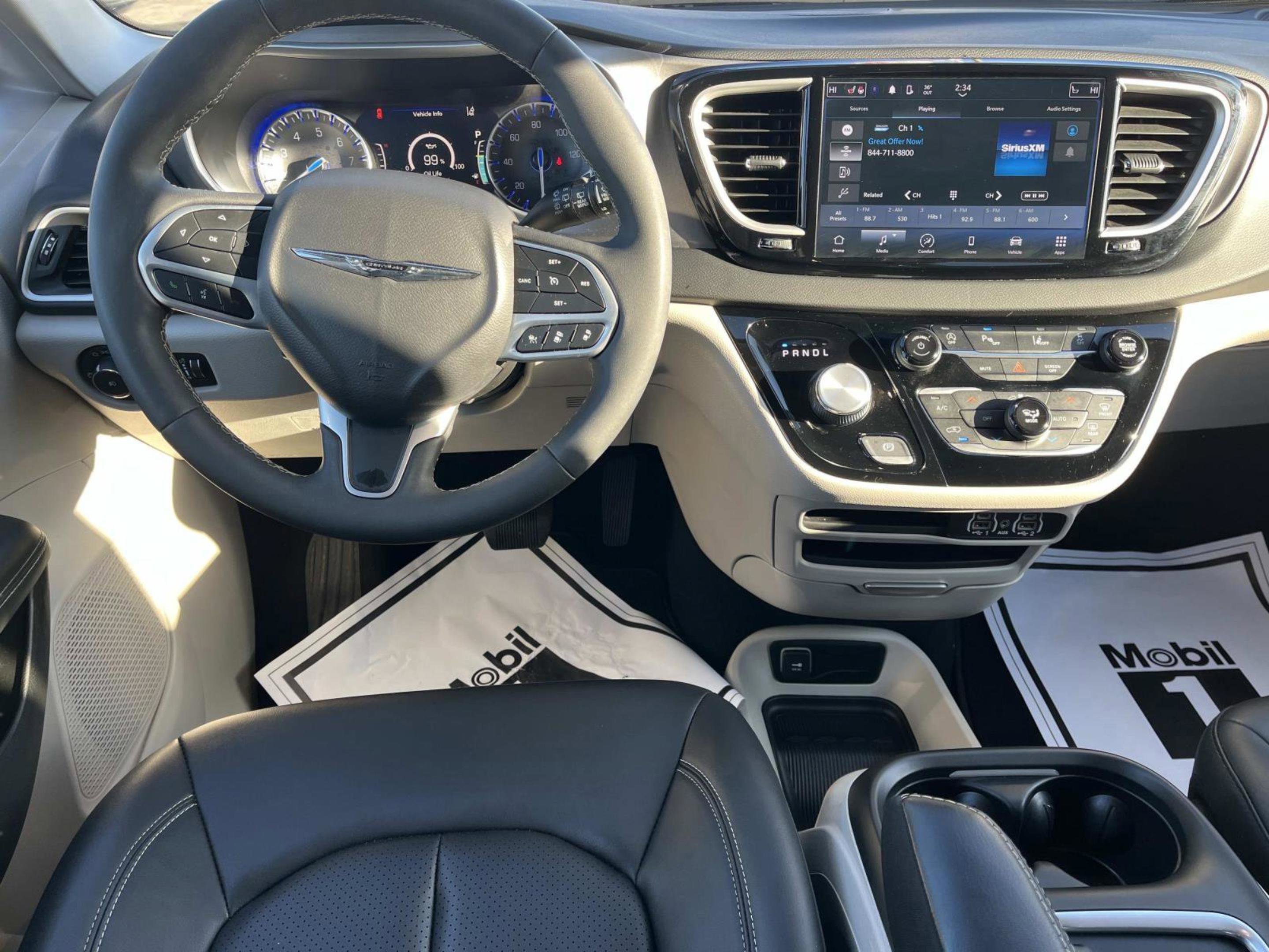 Used 2024 Chrysler Pacifica Touring-L image 14