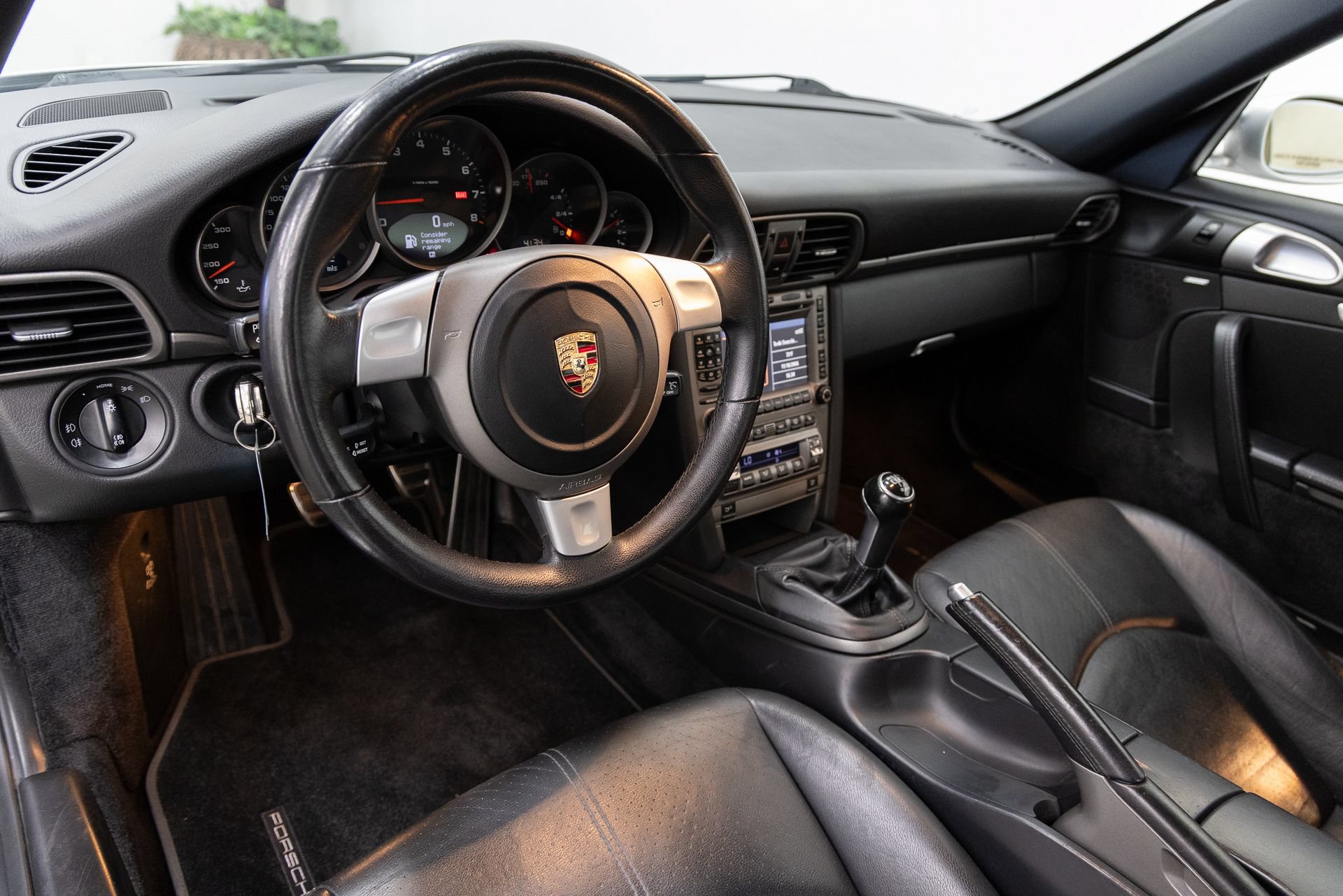 Used 2005 Porsche 911 Carrera RWD image 6