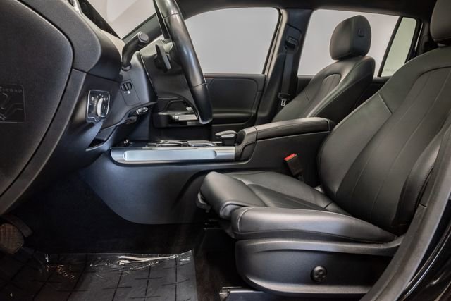 Used 2023 Mercedes-Benz GLB 250 4MATIC w/ Premium Package image 10