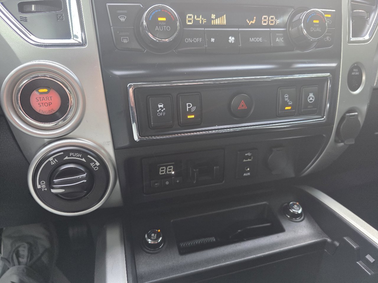 Used 2017 Nissan Titan PRO-4X w/ Pro-4x Convenience Package image 18