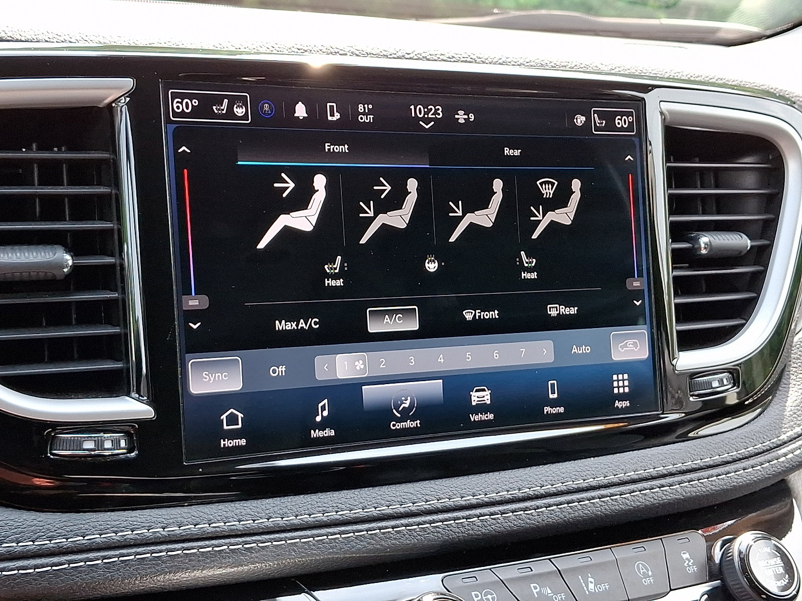 Used 2023 Chrysler Pacifica Touring-L AWD/4WD image 17