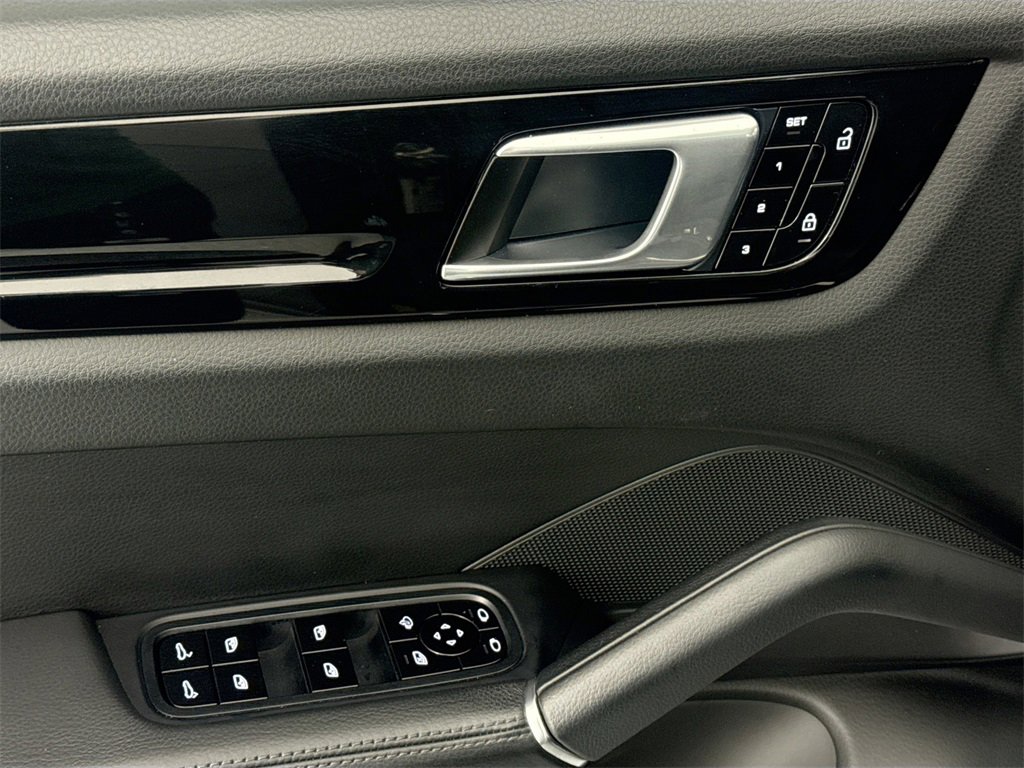 Used 2021 Porsche Cayenne Coupe image 16