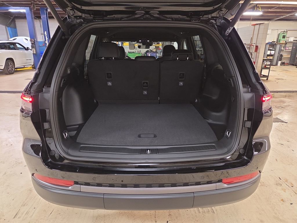 New 2026 Jeep Grand Cherokee Laredo image 21