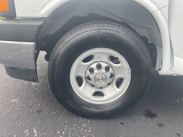 Used 2025 Chevrolet Express 2500 w/ Driver Convenience Package RWD image 28