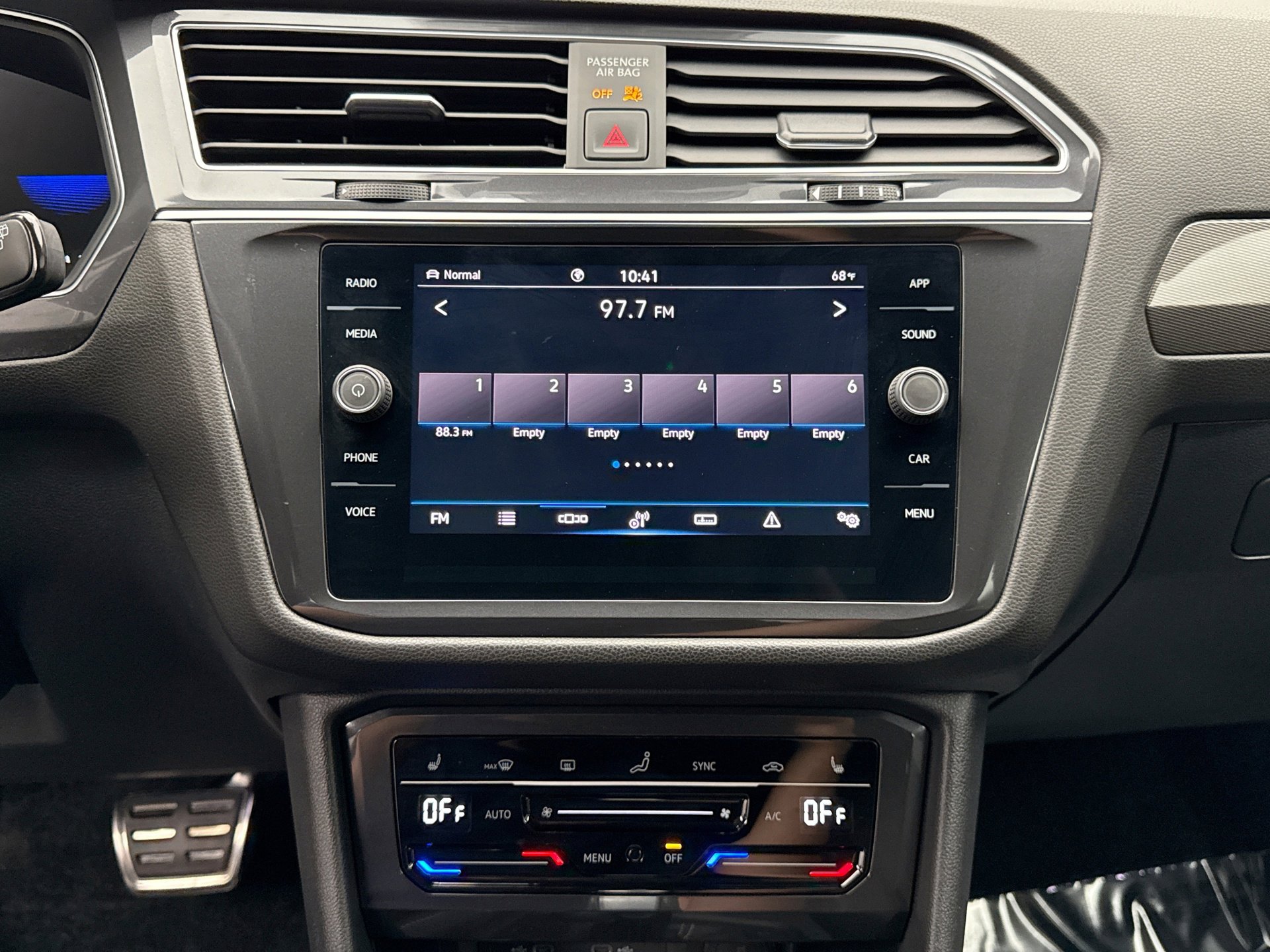 Used 2024 Volkswagen Tiguan SE R-Line image 14