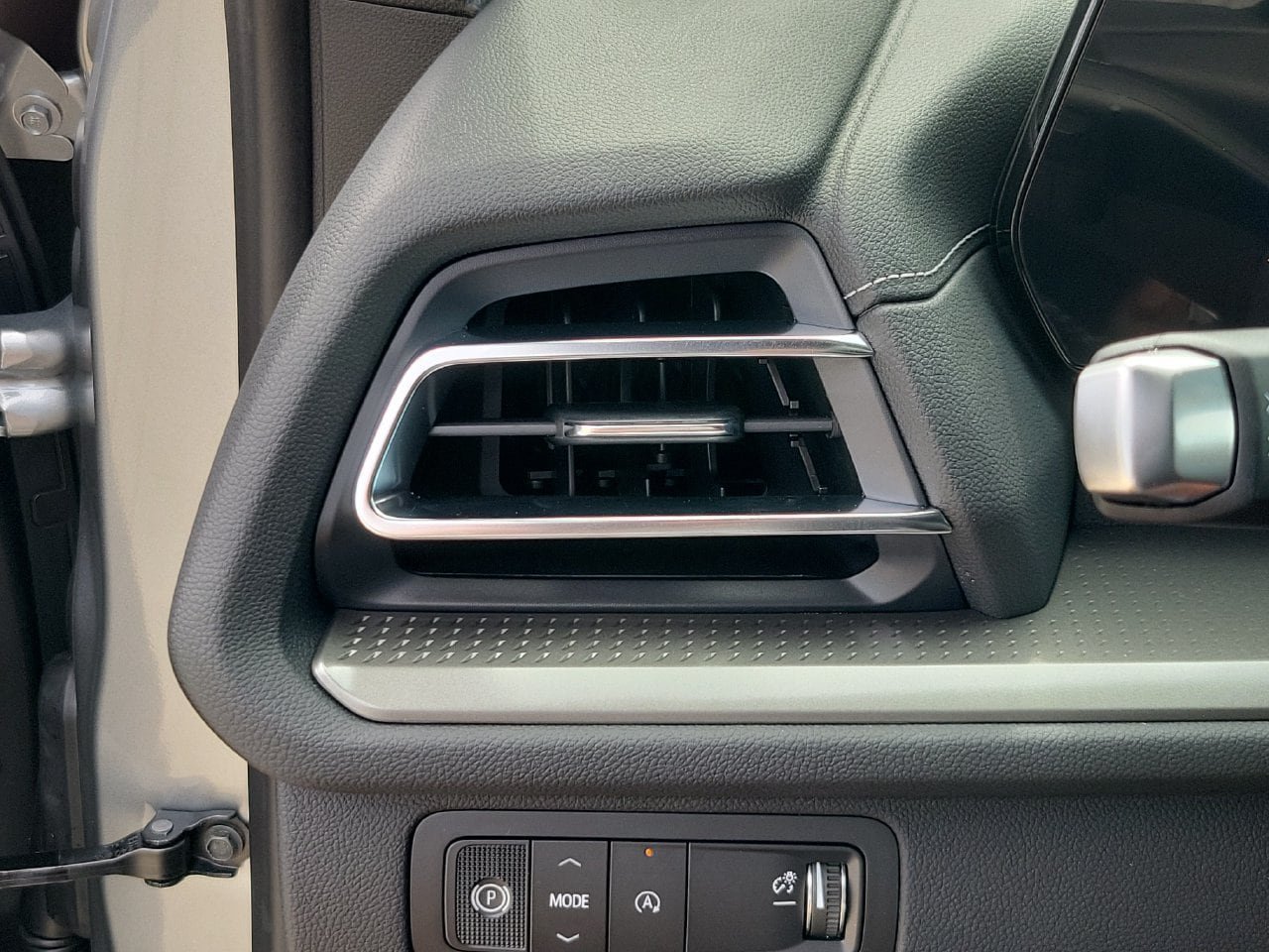 New 2027 Chevrolet Traverse LT w/ Sun and Wheel Package FWD image 29