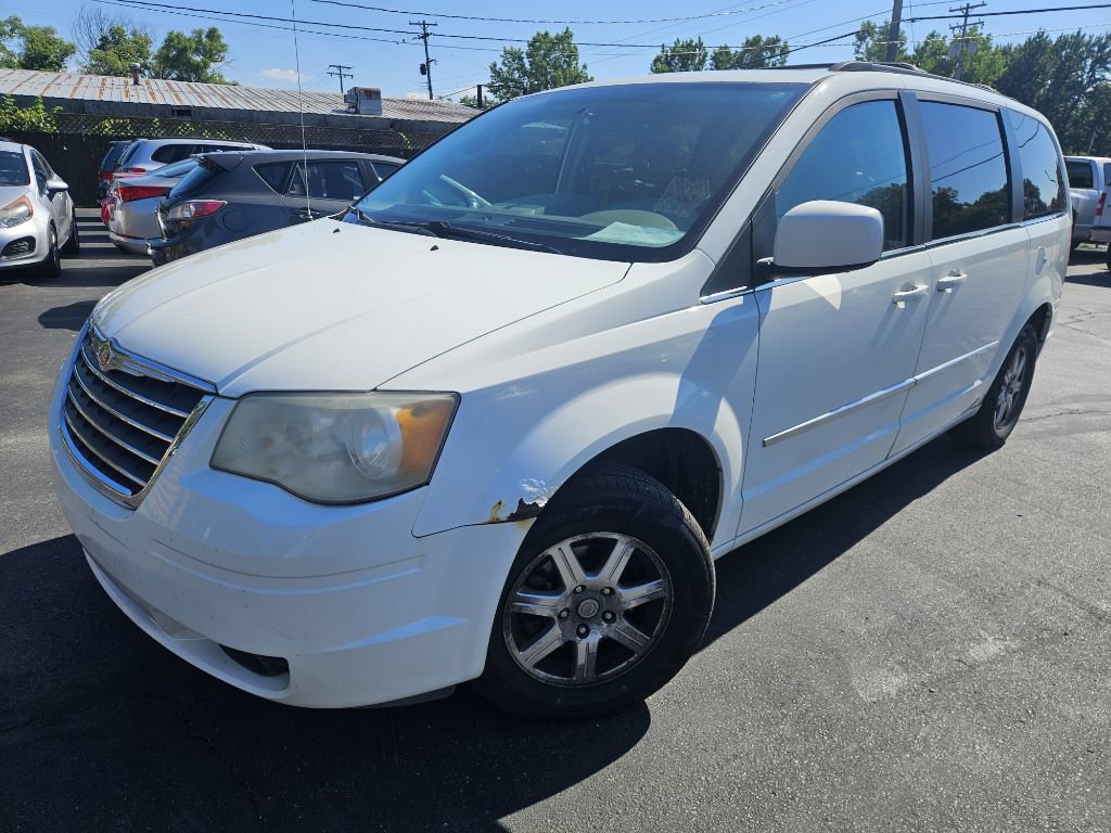Used 2009 Chrysler Town & Country Touring FWD image 1