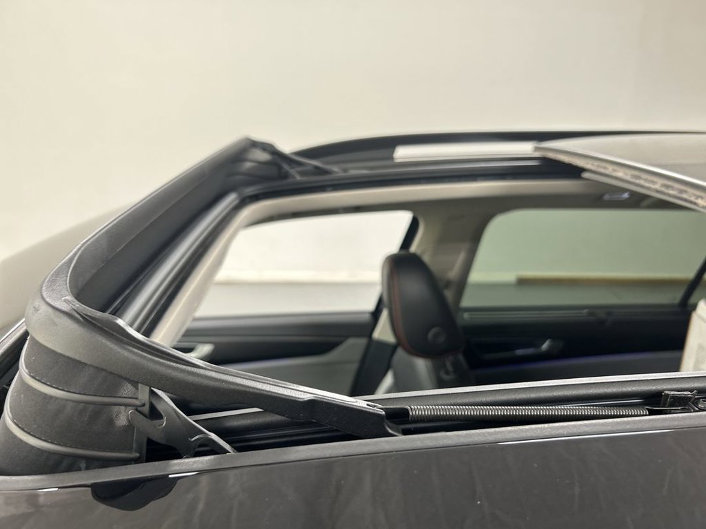 Certified 2024 Volkswagen Atlas Peak Edition SEL AWD/4WD image 19