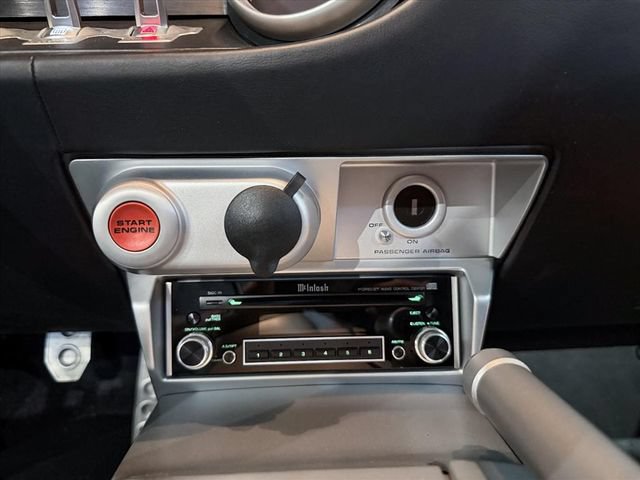 Used 2006 Ford GT RWD image 23