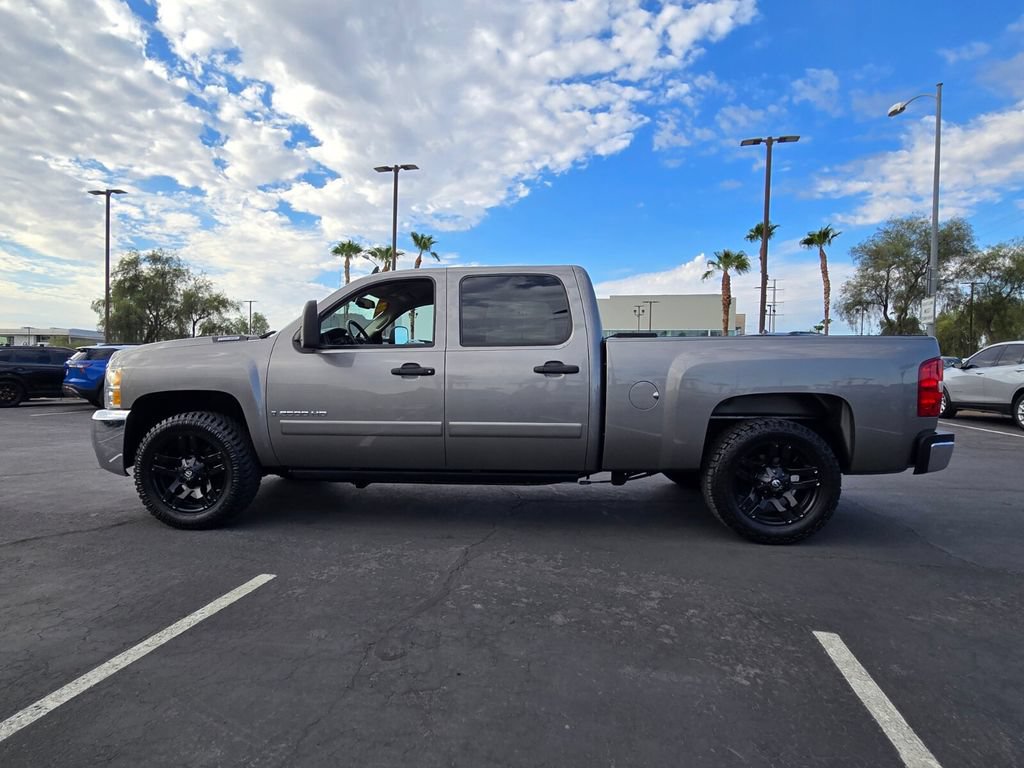 Used 2008 Chevrolet Silverado 2500 LT w/ 1LT Convenience Package RWD image 3