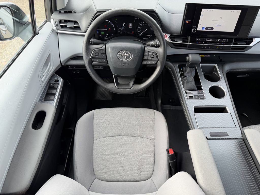 Used 2026 Toyota Sienna LE FWD image 14