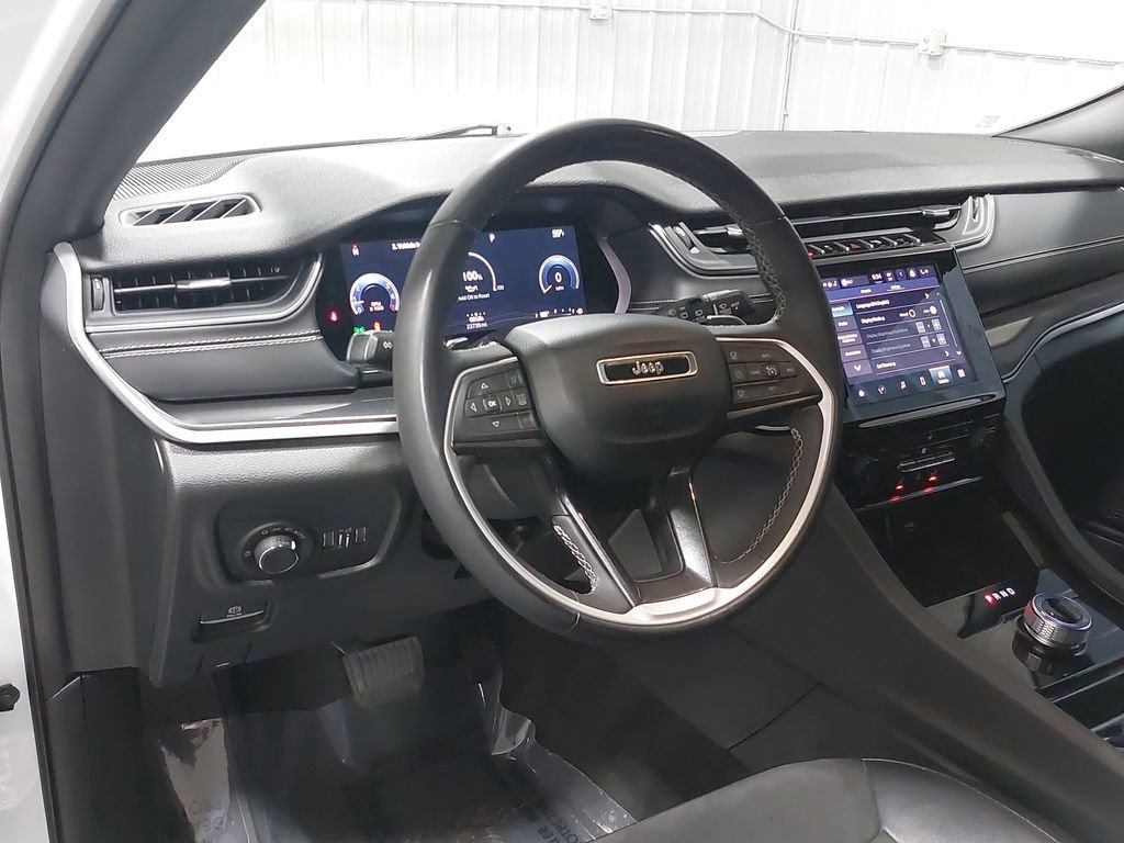 Used 2023 Jeep Grand Cherokee L Laredo image 18