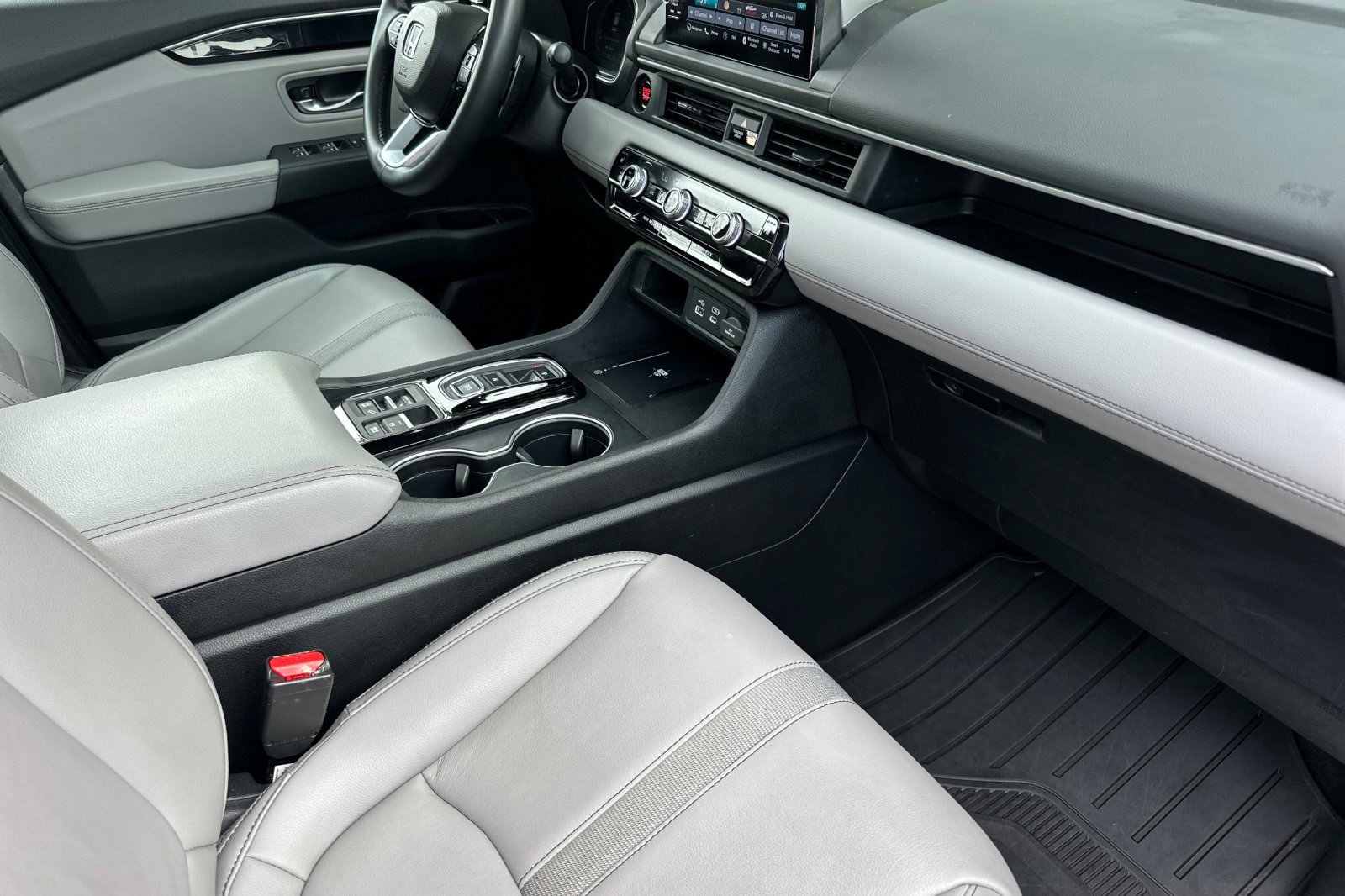 Used 2025 Honda Pilot Touring image 21