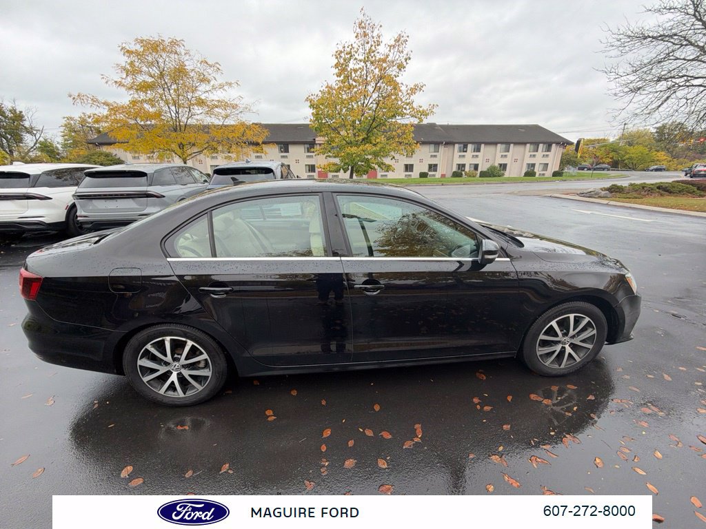 Used 2017 Volkswagen Jetta SE FWD image 3