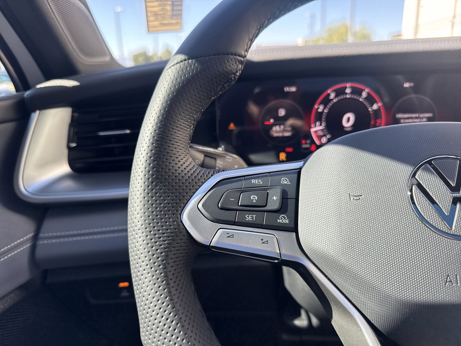 New 2026 Volkswagen Tiguan SE R-Line image 32