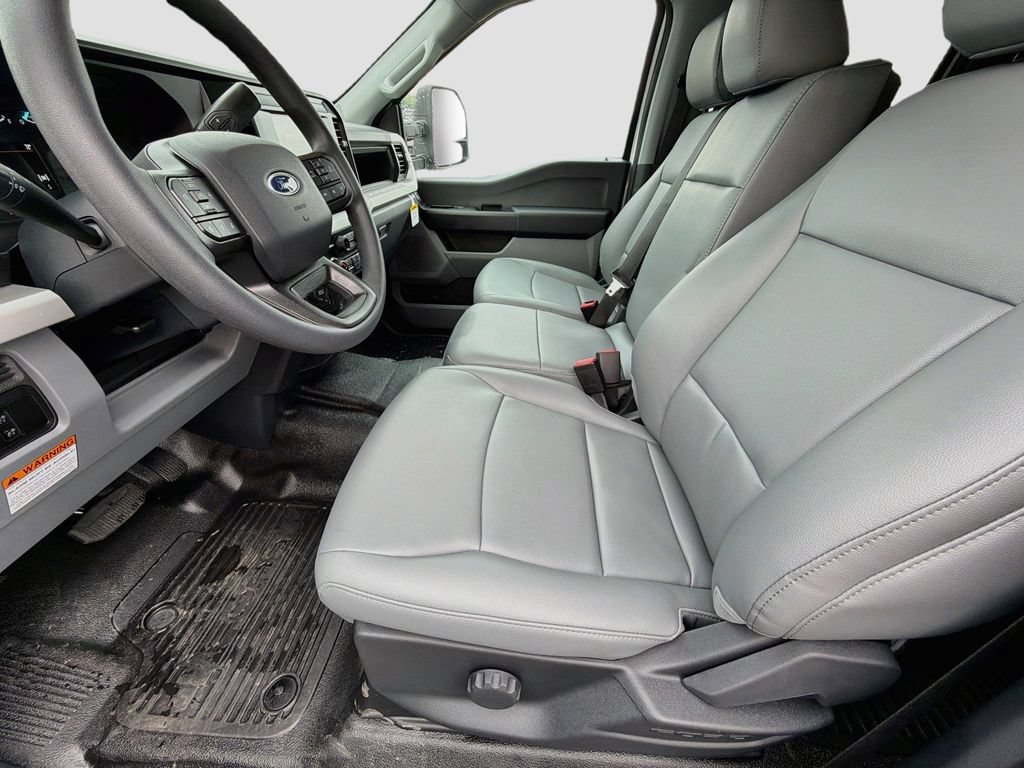 New 2026 Ford F550 4x4 Crew Cab image 17