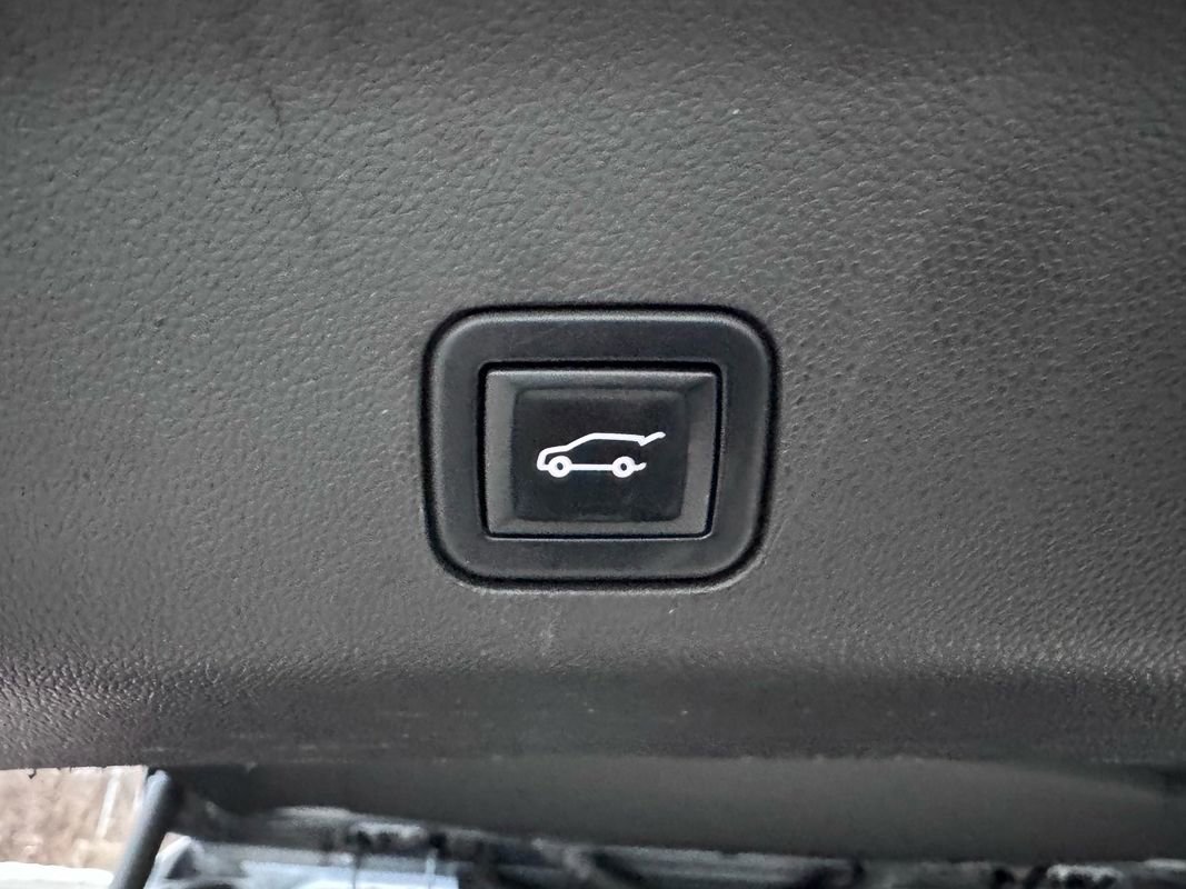 Used 2022 GMC Yukon Denali w/ Denali Premium Package image 50