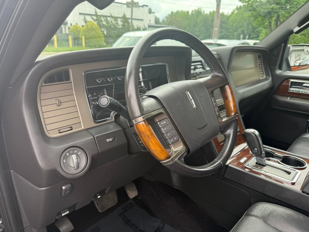 Used 2014 Lincoln Navigator 4WD image 11