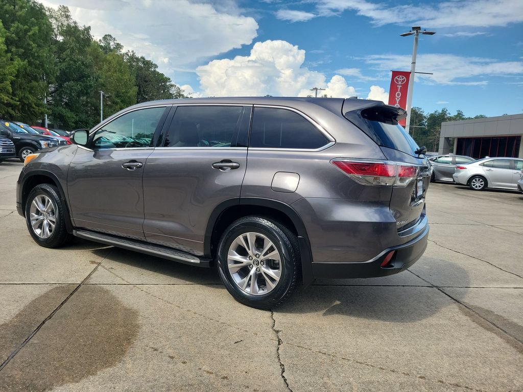 Used 2016 Toyota Highlander Plus FWD image 3