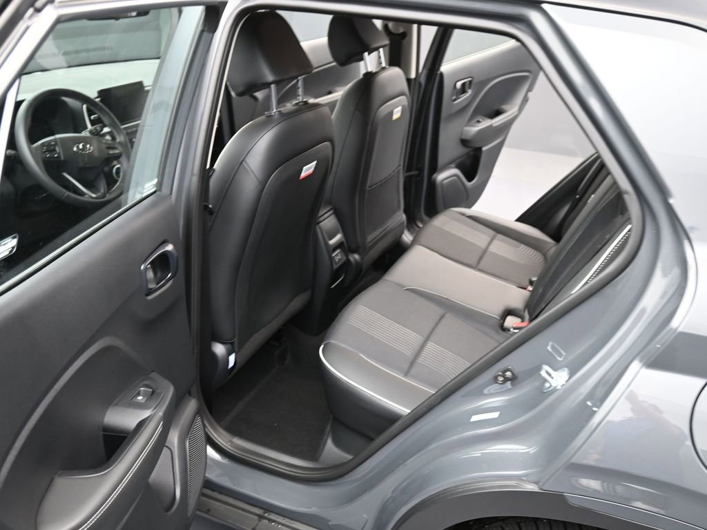 Used 2025 Hyundai Venue Limited image 11