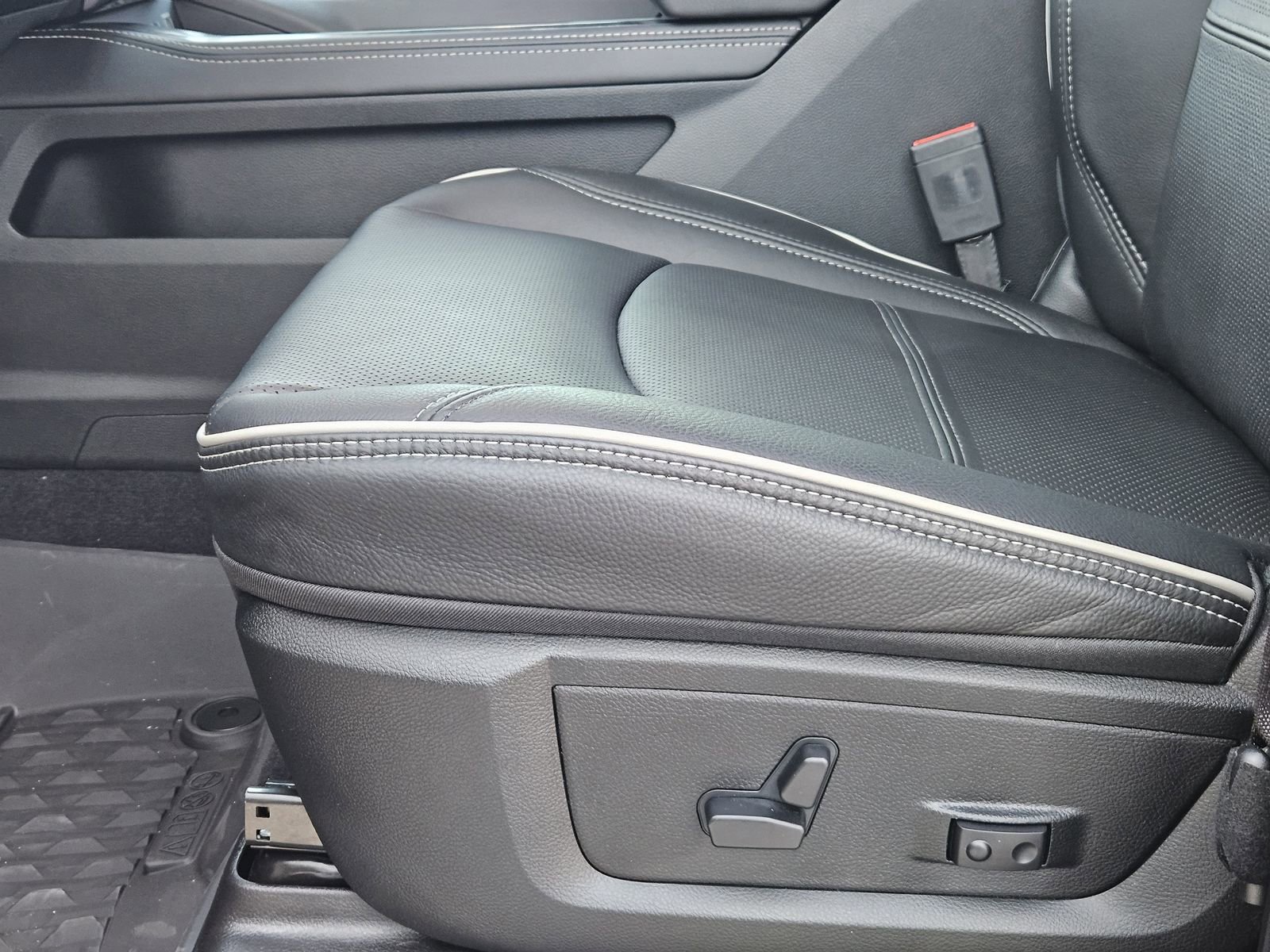 New 2026 RAM 2500 Rebel w/ Rebel Level 2 Equipment Group image 28