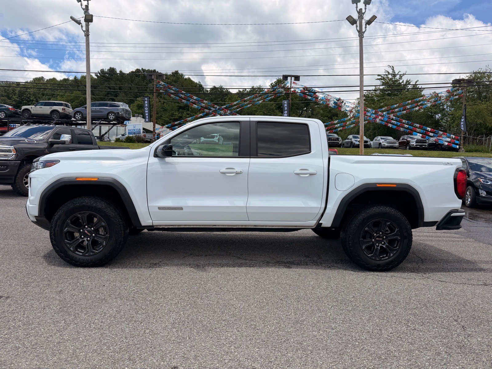 Used 2025 GMC Canyon Elevation AWD/4WD image 3