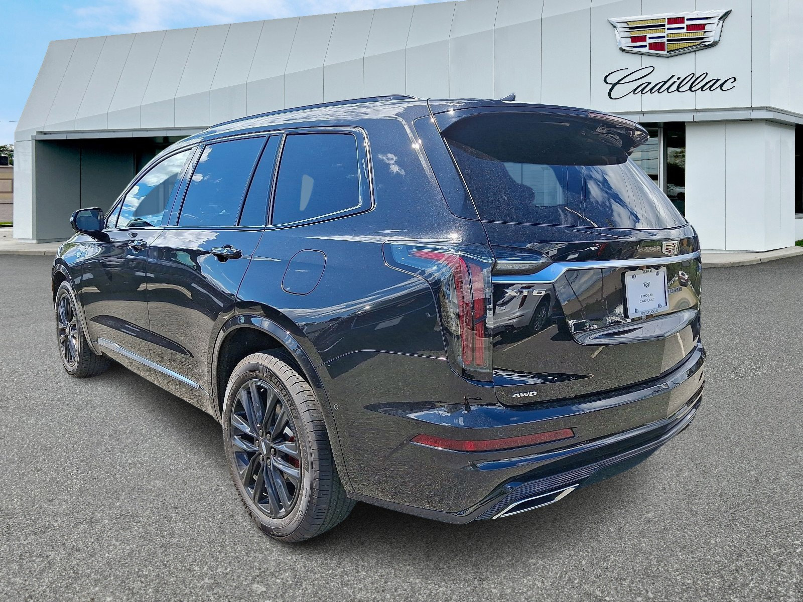 Certified 2024 Cadillac XT6 Sport w/ Technology Package image 3