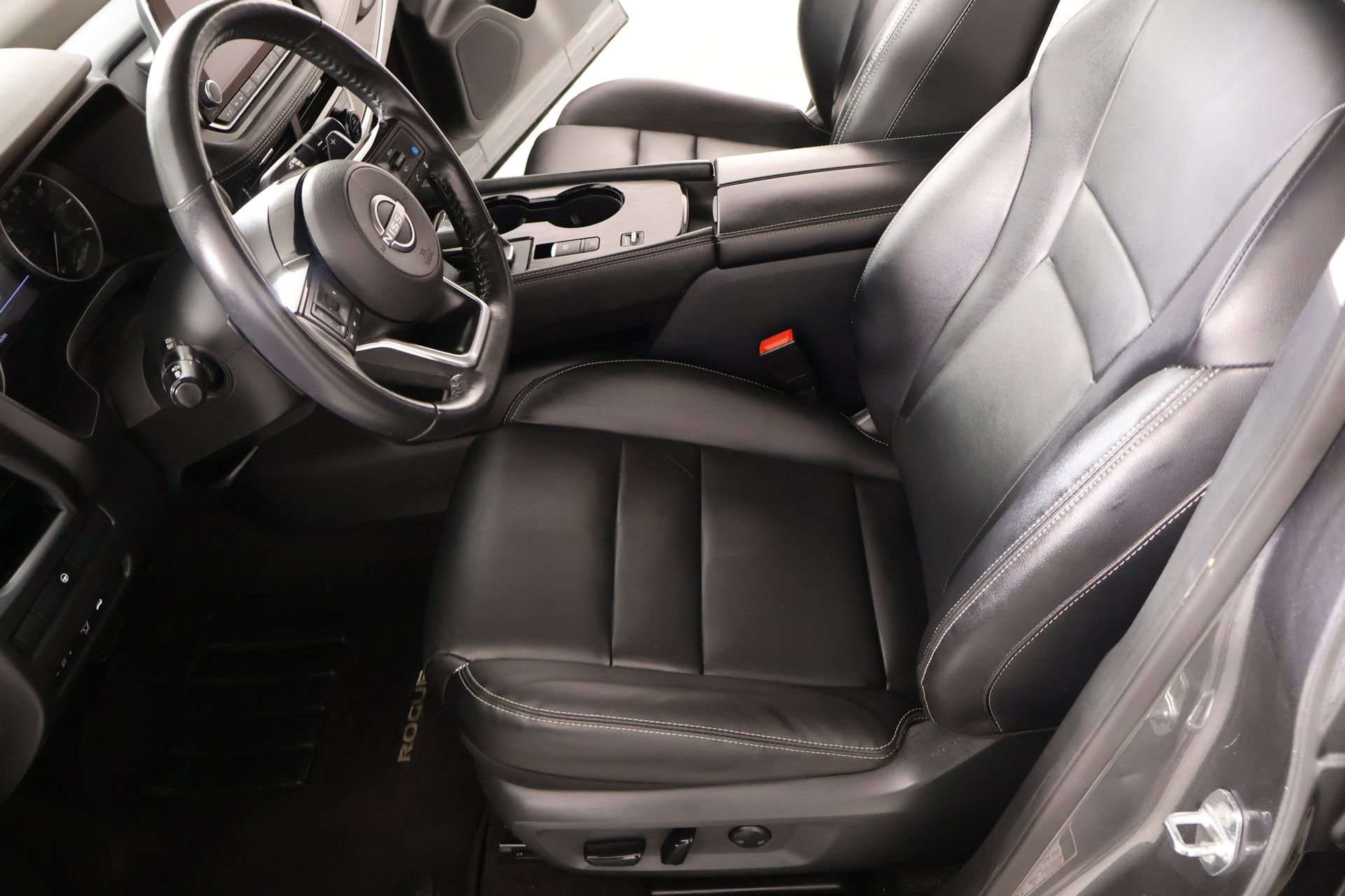 Used 2023 Nissan Rogue SL FWD image 11